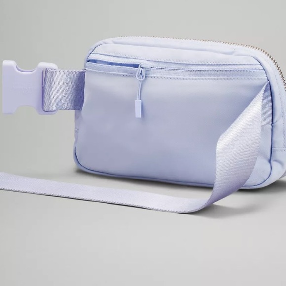 NWT Lululemon Belt Bag Pale Blue - Picture 3 of 8